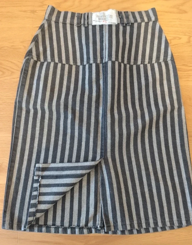 Retro/grunge grey and black striped denim pencil skirt knee-length size 3 – photo 3